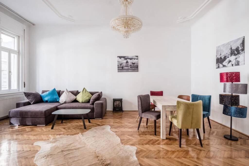 Oktober 6/8 Apartment Budapest Bagian luar foto