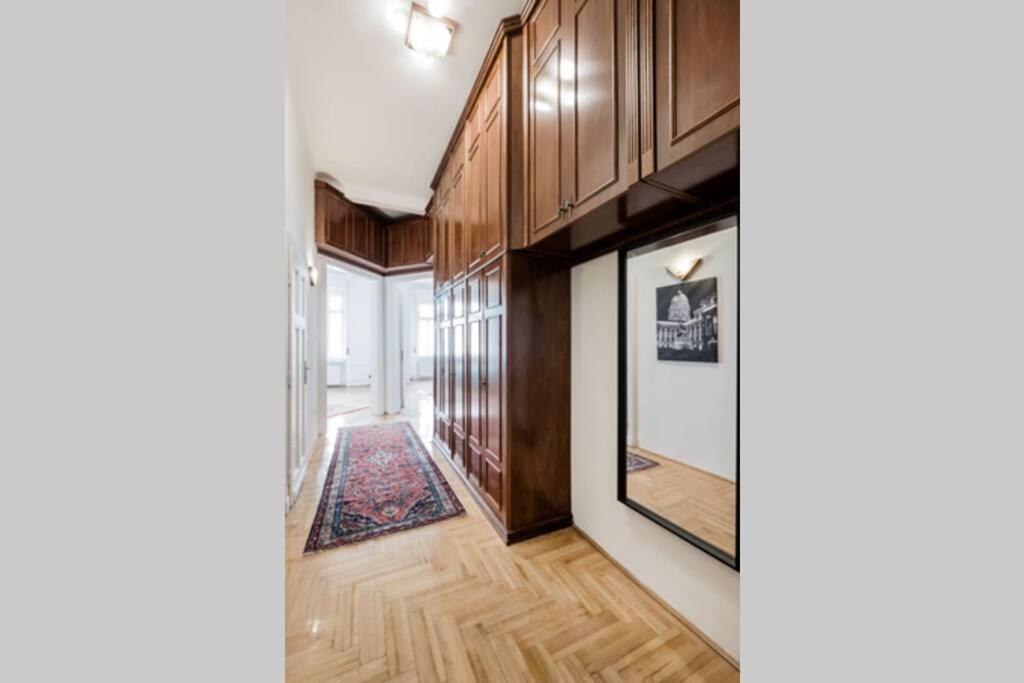 Oktober 6/8 Apartment Budapest Bagian luar foto