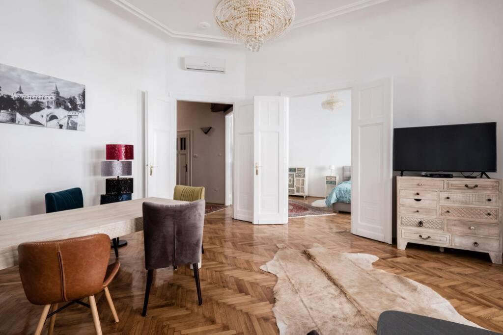 Oktober 6/8 Apartment Budapest Bagian luar foto