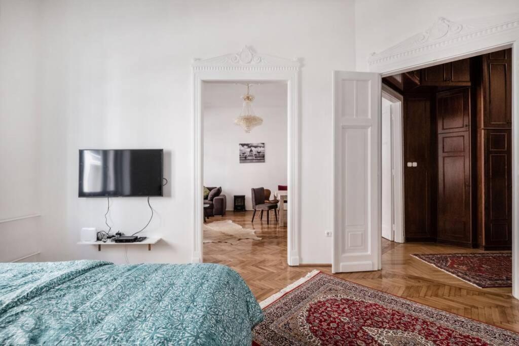 Oktober 6/8 Apartment Budapest Bagian luar foto