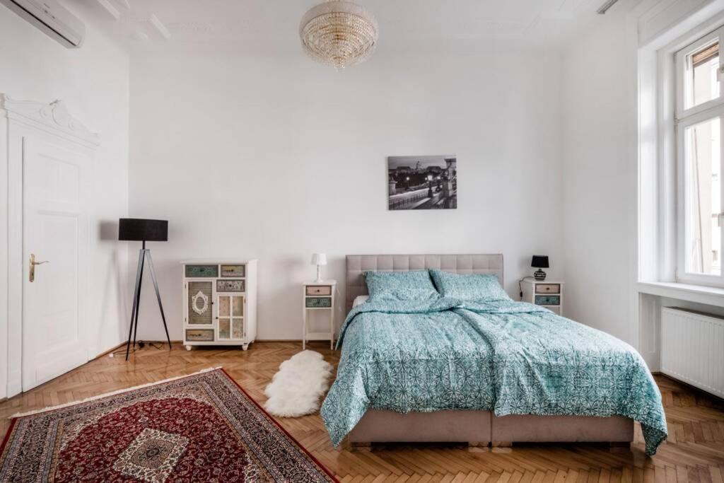 Oktober 6/8 Apartment Budapest Bagian luar foto