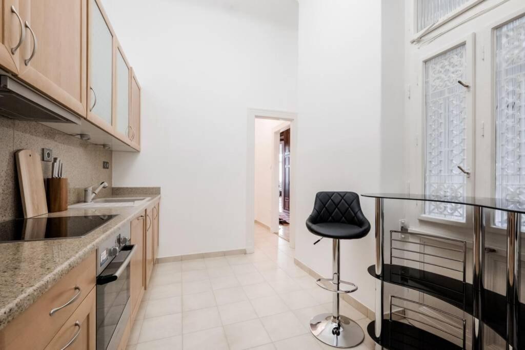 Oktober 6/8 Apartment Budapest Bagian luar foto