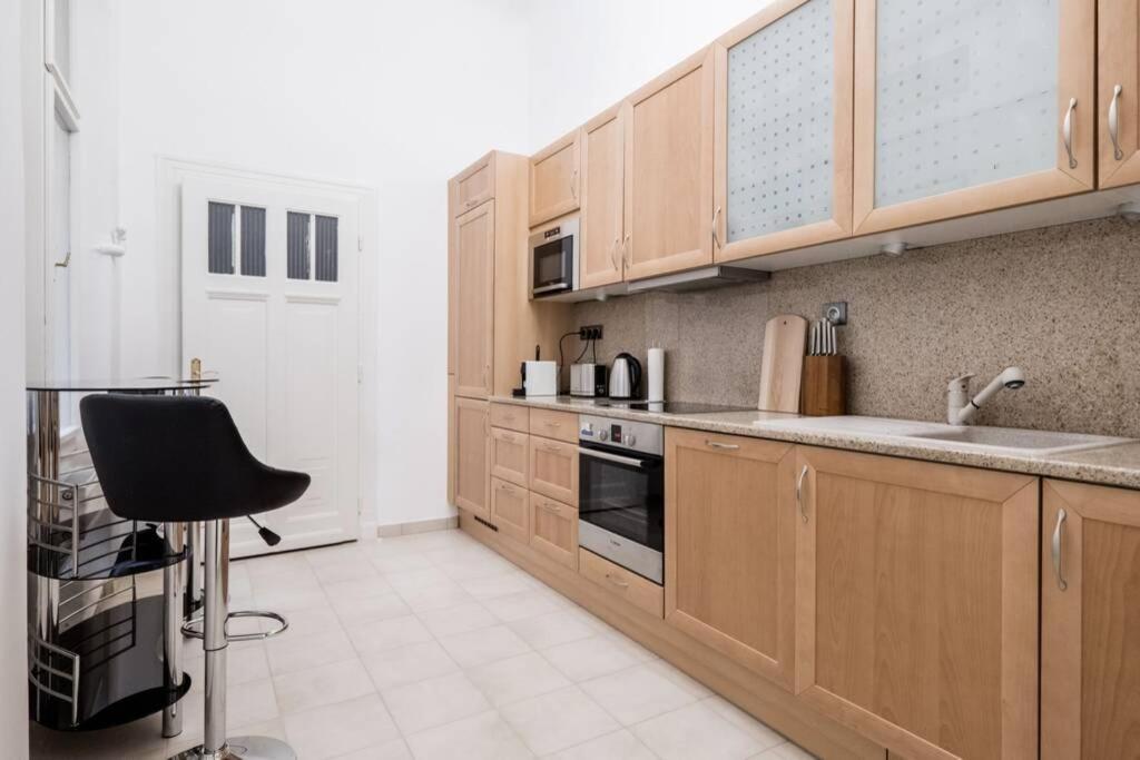 Oktober 6/8 Apartment Budapest Bagian luar foto